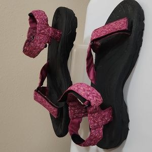 RAFTERS Women's Hiking Sandals Chevron Magenta Pink Size 10 Water Shoes